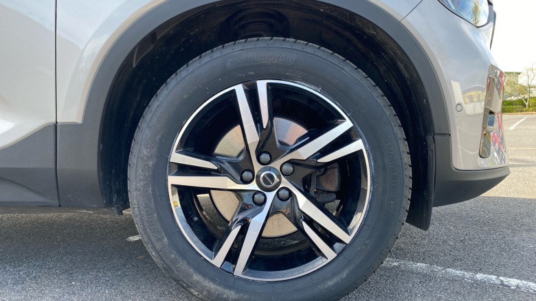 Volvo XC40 2.0 B3P Plus Dark 5dr Auto Petrol Estate